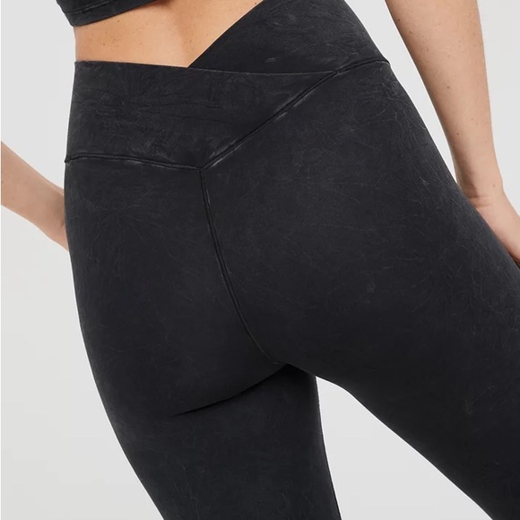 Aerie Crossover Washed Black 7/8 High-Waisted Leggings - Picture 1 of 7